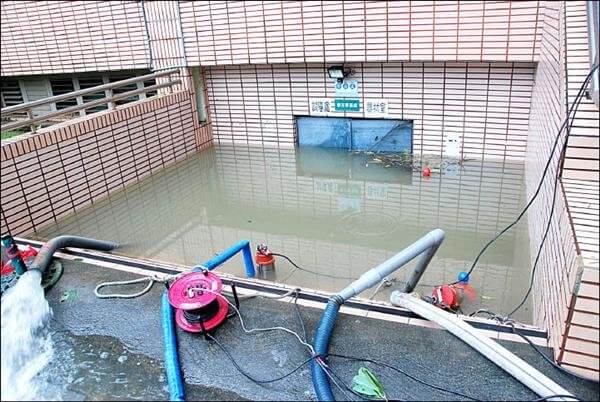 低壓雨區擴大雨彈橫掃全台！的第2張圖片